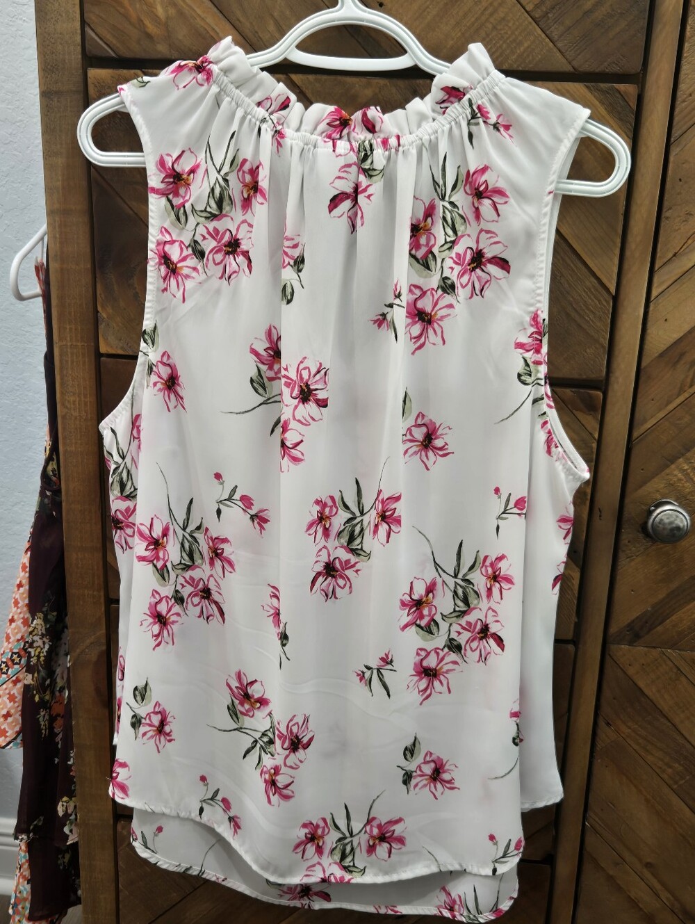 torrid White Floral Ruffle Tie-Front Sleeveless Top - Picture 5 of 5